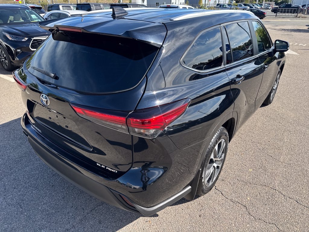 Used 2023 Black Toyota XLE image 9
