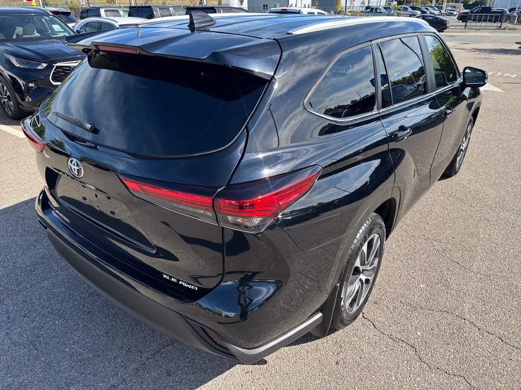 Used 2023 Black Toyota XLE image 9
