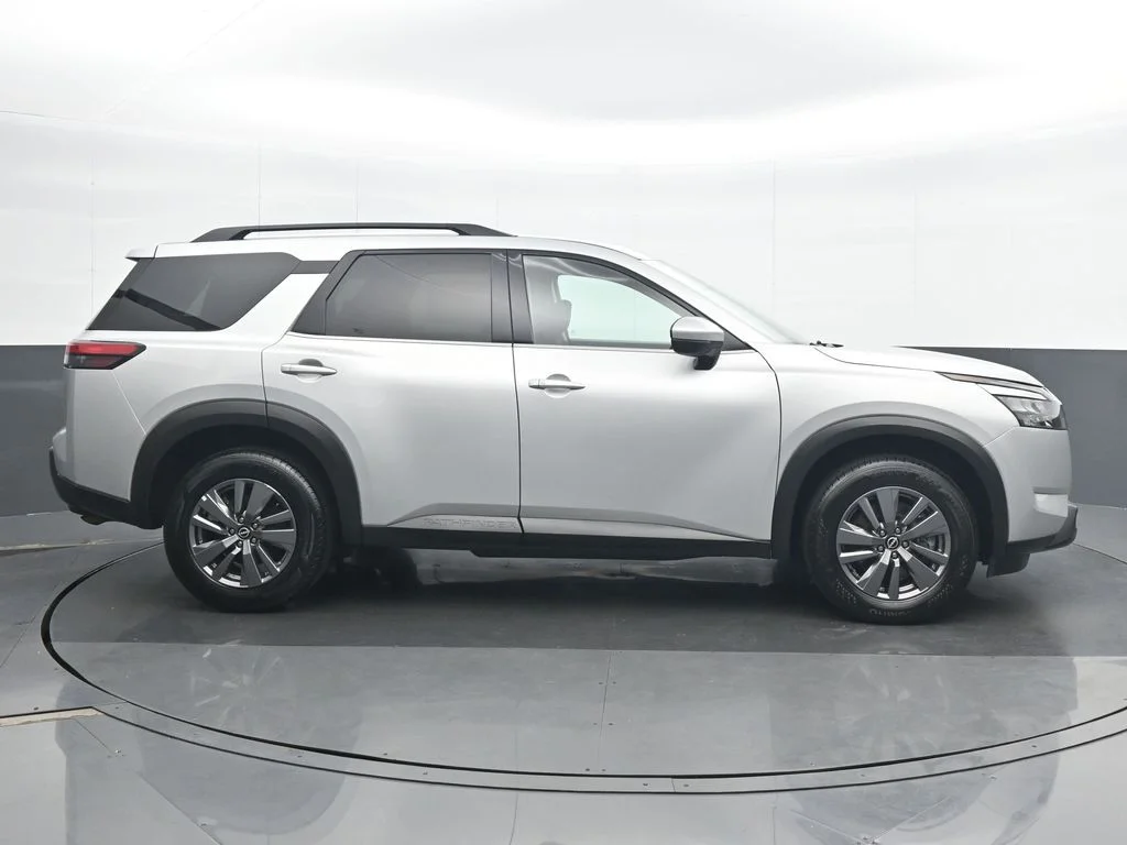 Used 2025 Silver Nissan SV image 7