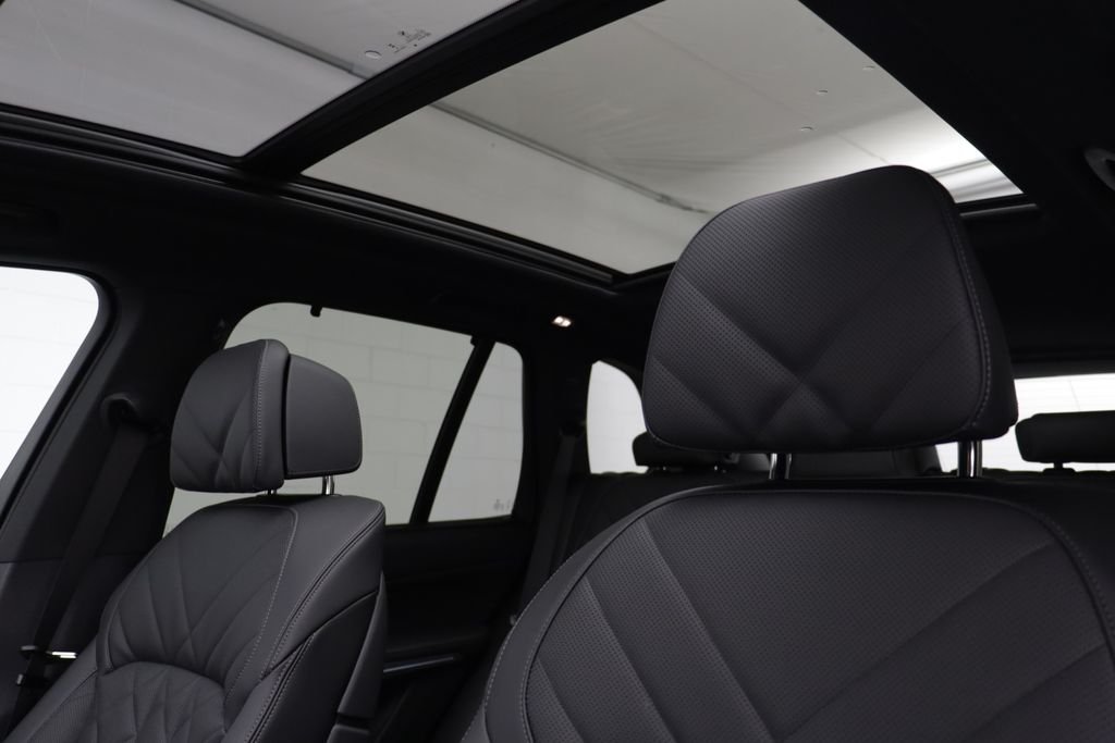New 2026 Black Sapphire Metallic BMW xDrive40i image 14