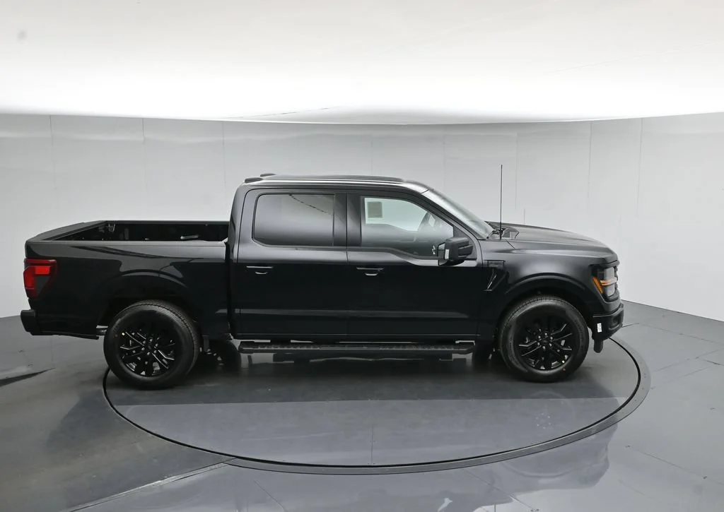 New 2026 Agate Black Metallic Ford XLT image 40