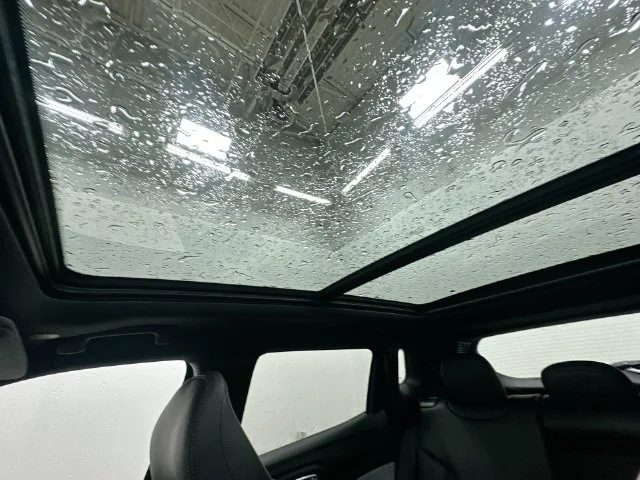 New 2026 Diamond Black Crystal Pearl-Coat Exterior Paint Jeep Latitude image 24