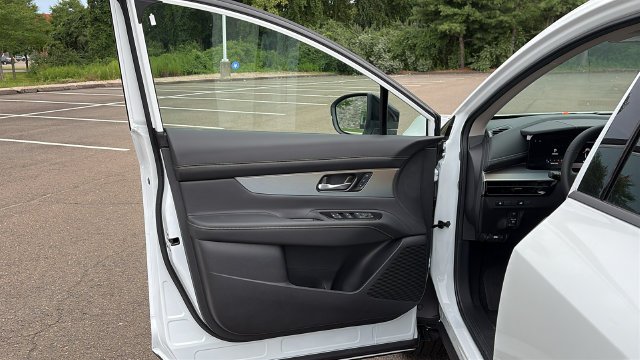 New 2027 White Nissan Dark Amour image 9