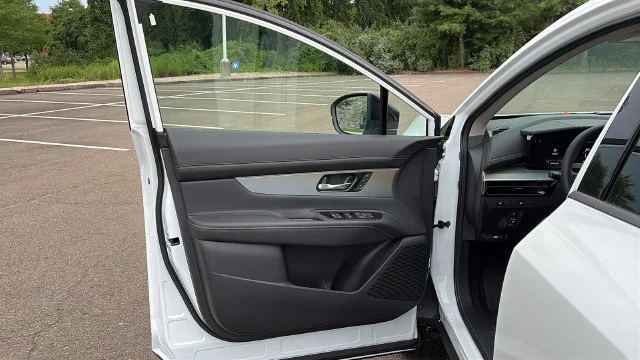 New 2027 White Nissan Dark Amour image 9