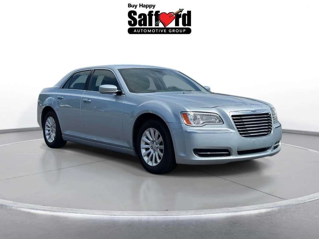2013 Chrysler 300 Base - Photo 10