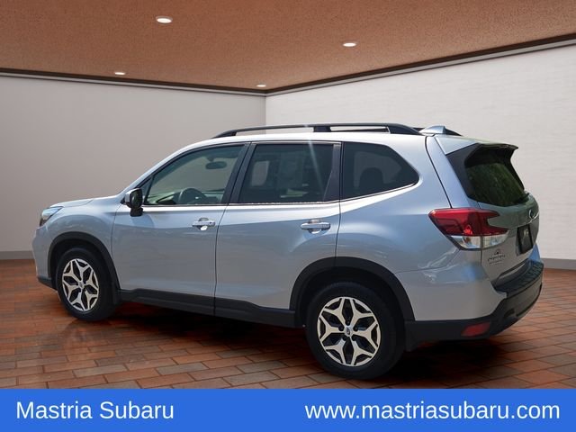 Used 2021 Ice Silver Metallic Subaru Premium image 6