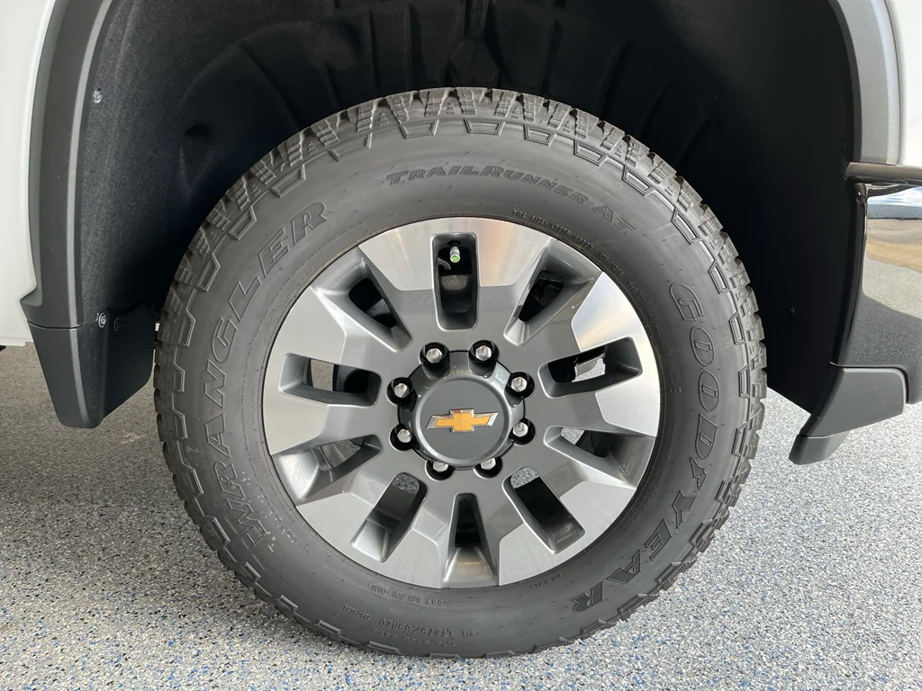 New 2026 Summit White Chevrolet Custom image 30