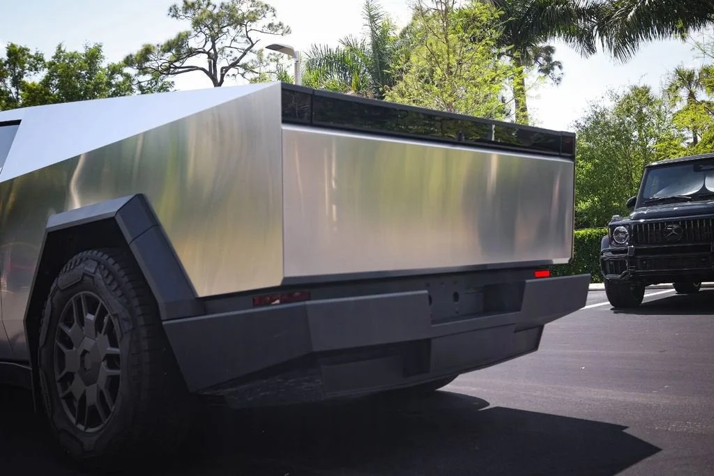 2024 Tesla Cybertruck Base - Photo 15