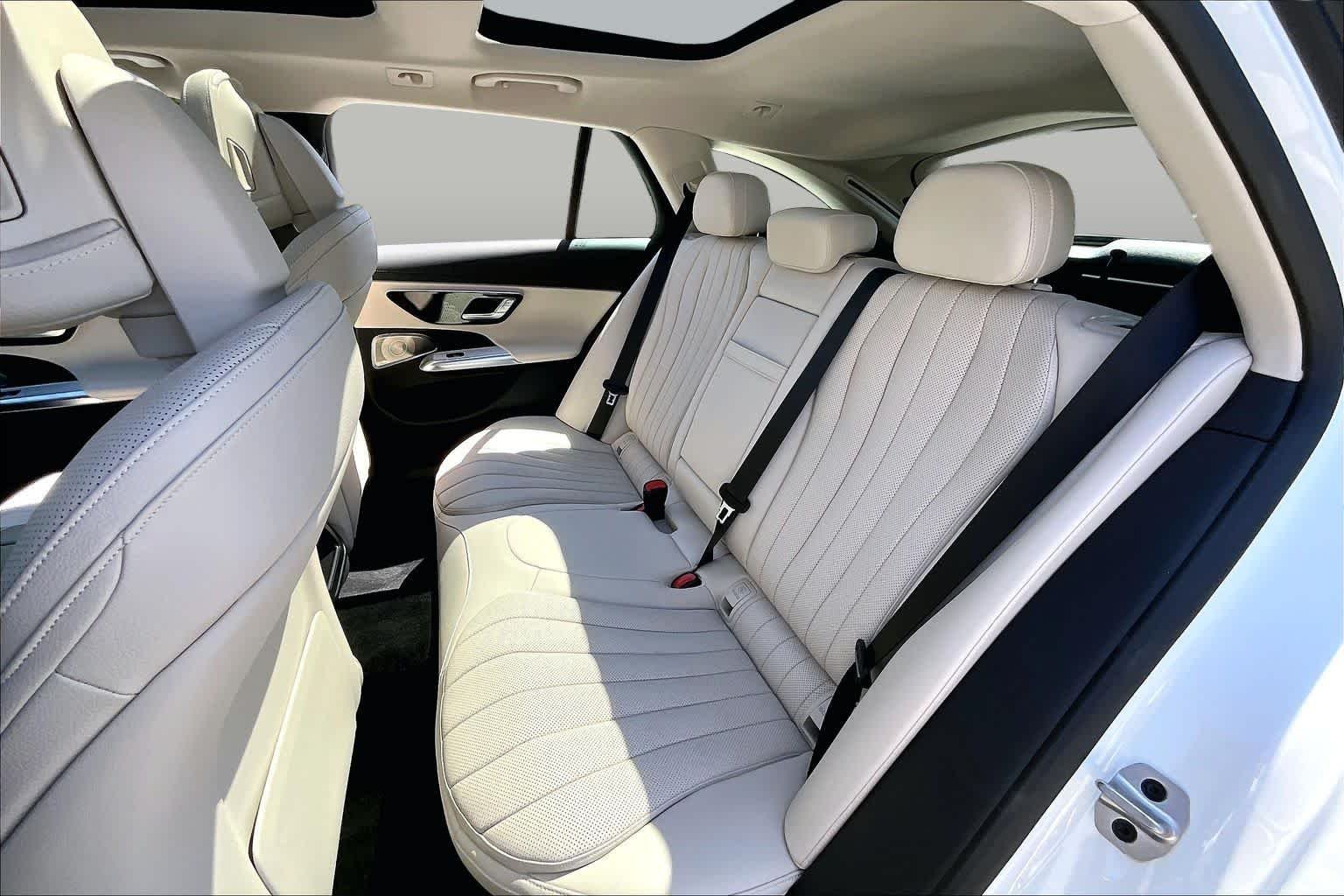 Used 2026 MANUFAKTUR Moonlight White Metallic Mercedes-Benz E 450 image 19