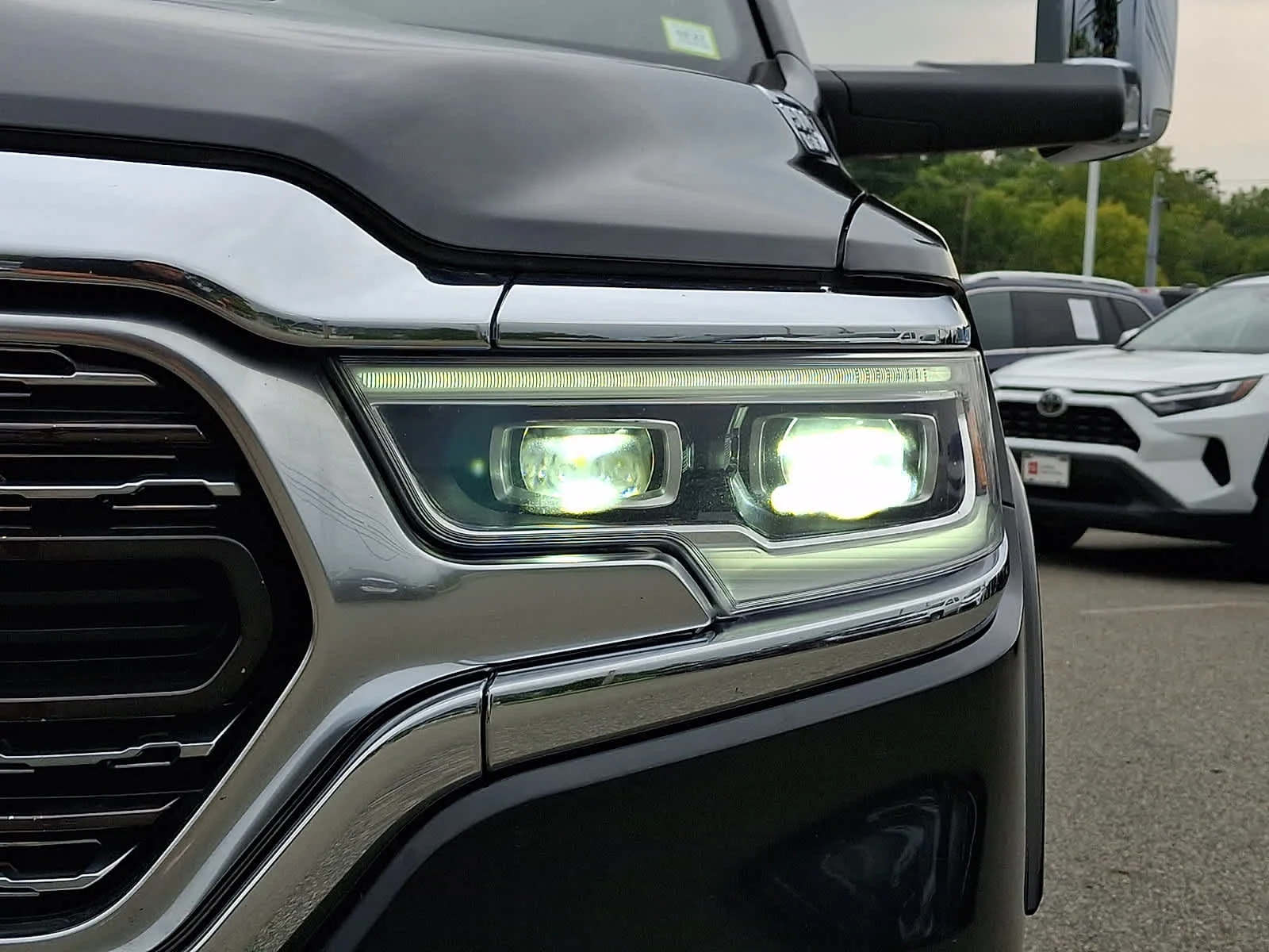 Used 2019 Diamond Black Crystal Pearl Ram Limited image 10