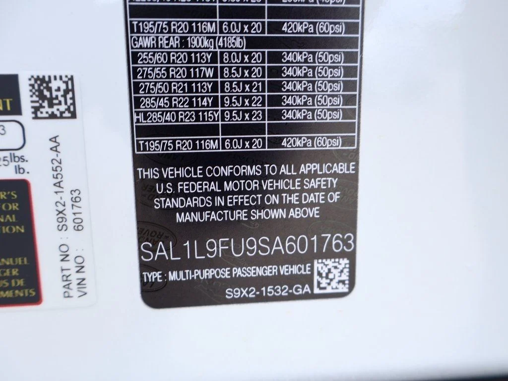 New 2025 Fuji White Land Rover Dynamic SE image 40