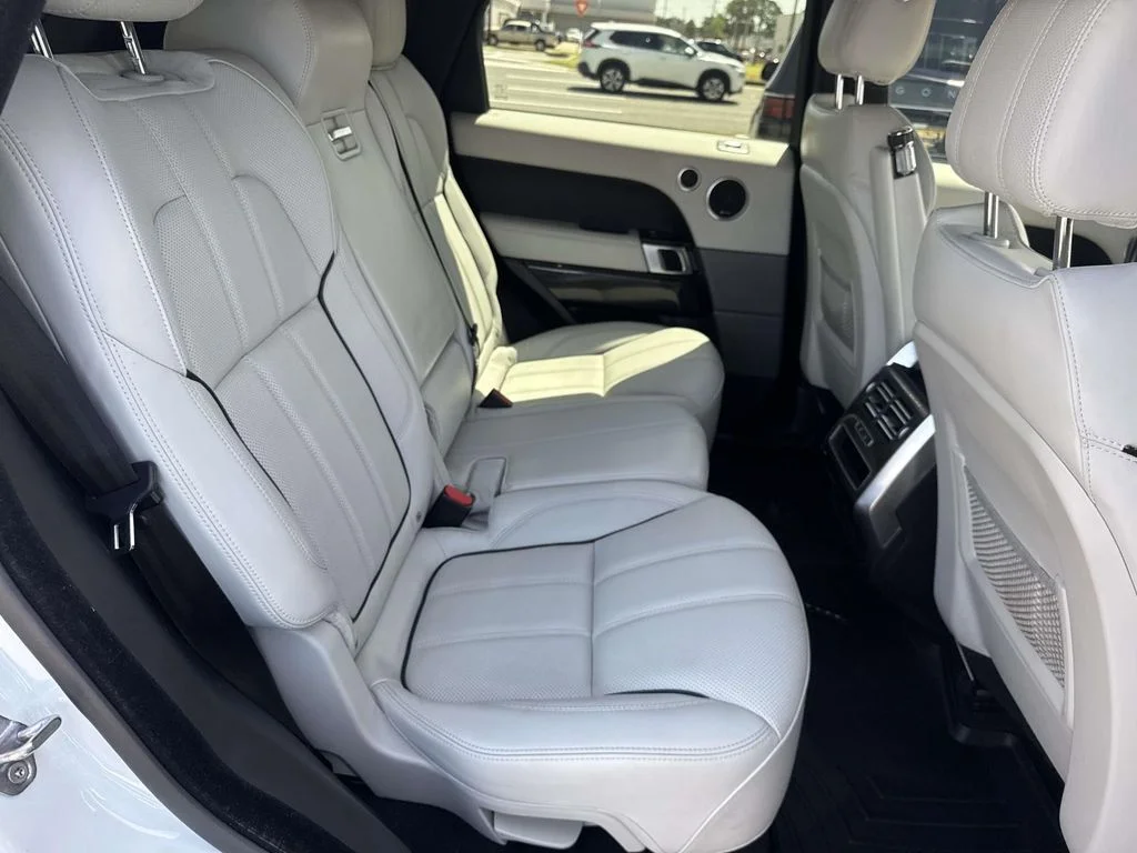 Used 2016 White Land Rover HSE Td6 image 9