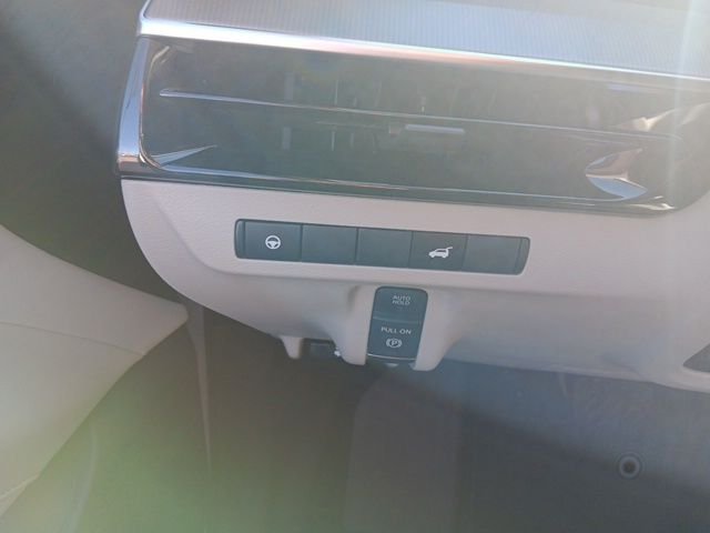 New 2026 Everest White Pearl TriCoat Nissan SL image 14