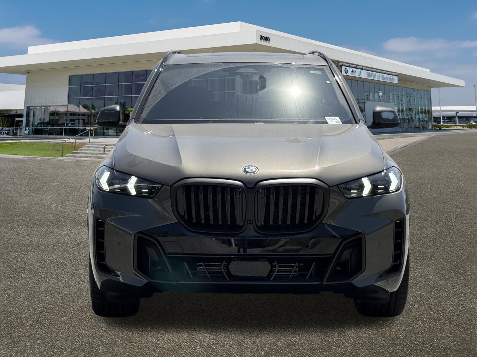 New 2026 Manhattan Green Metallic BMW sDrive40i image 3