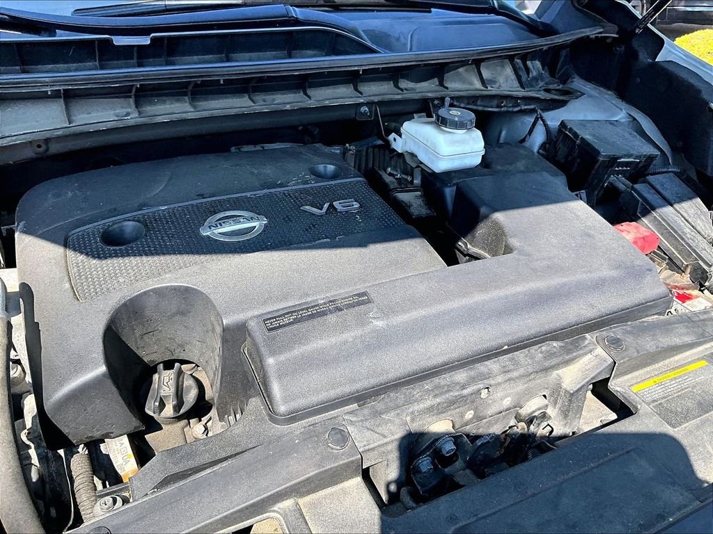 Used 2017 Silver Nissan SL image 30