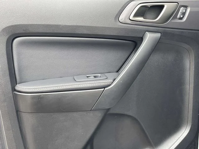 Used 2019 White Platinum Clearcoat Ford Lariat image 11