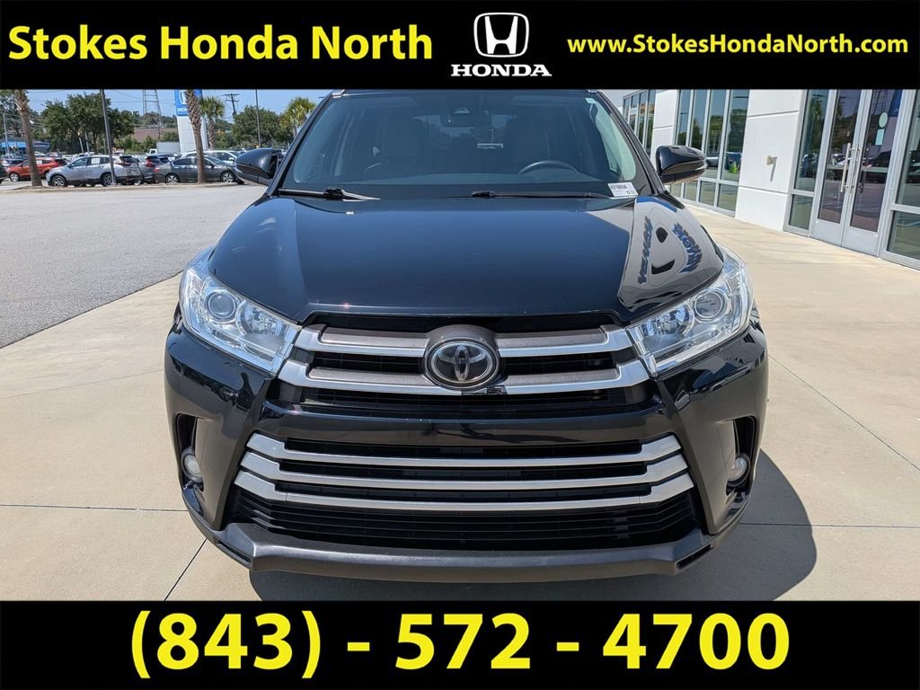 Used 2019 Black Toyota XLE image 12