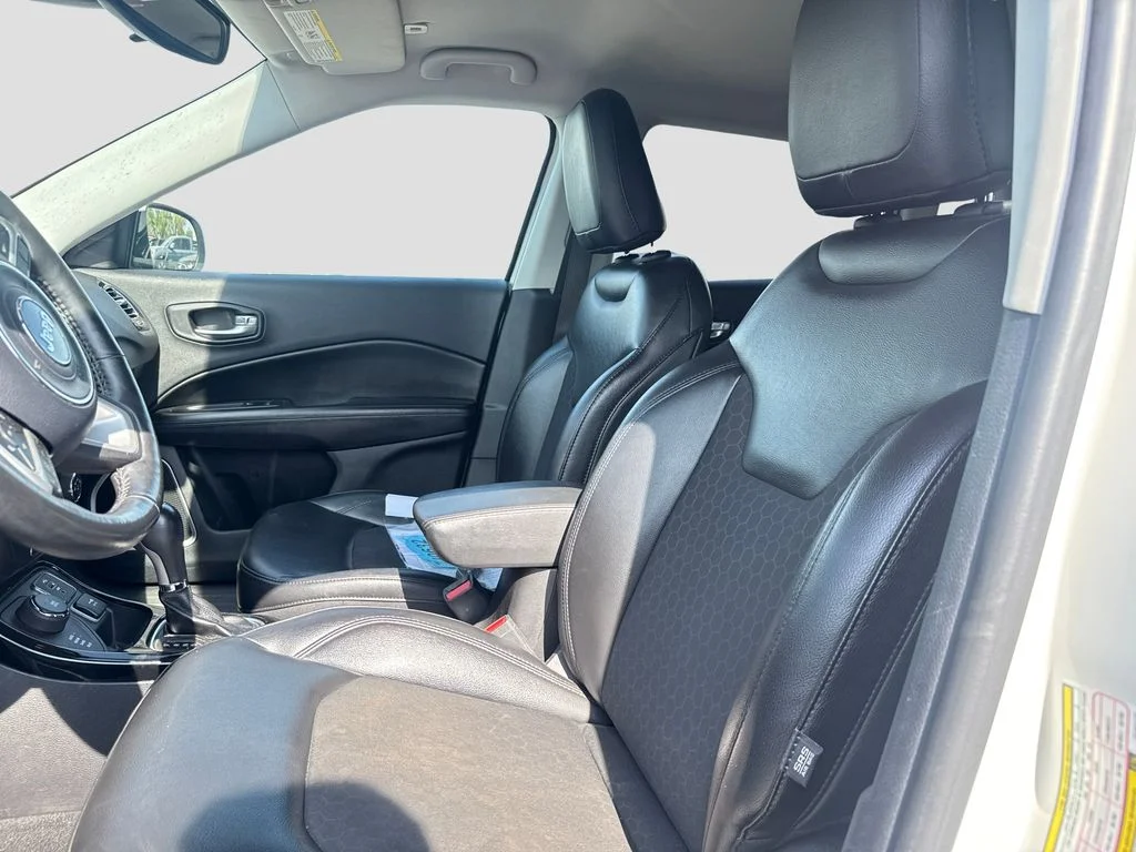 Used 2018 White Jeep Latitude image 10