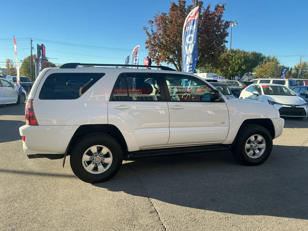 Used 2005 Natural White Toyota SR5 image 4