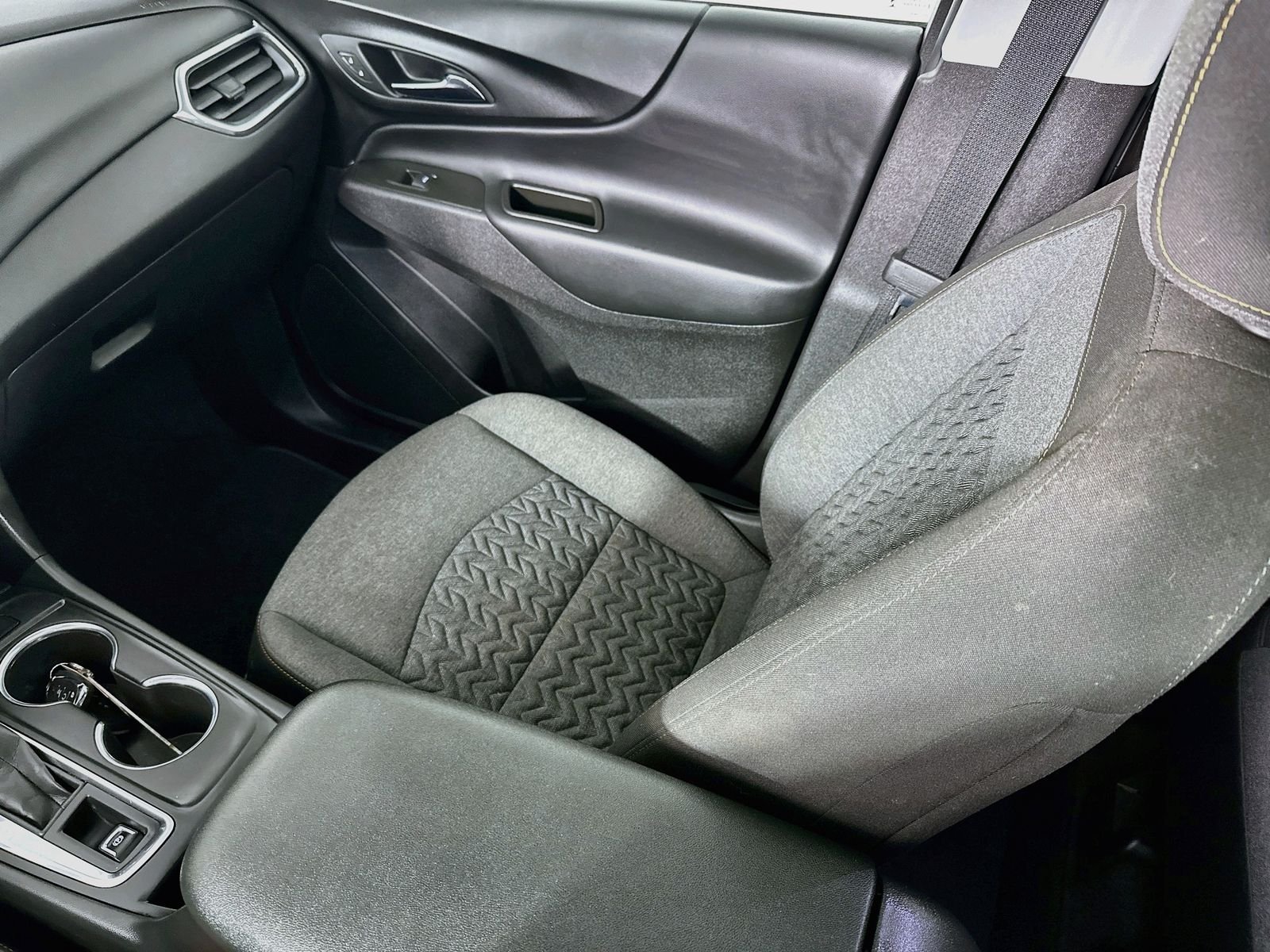 Used 2024 Summit White Chevrolet LT image 25