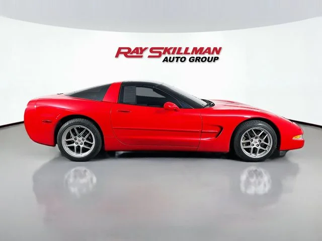 Used 2004 Red Chevrolet Base image 8