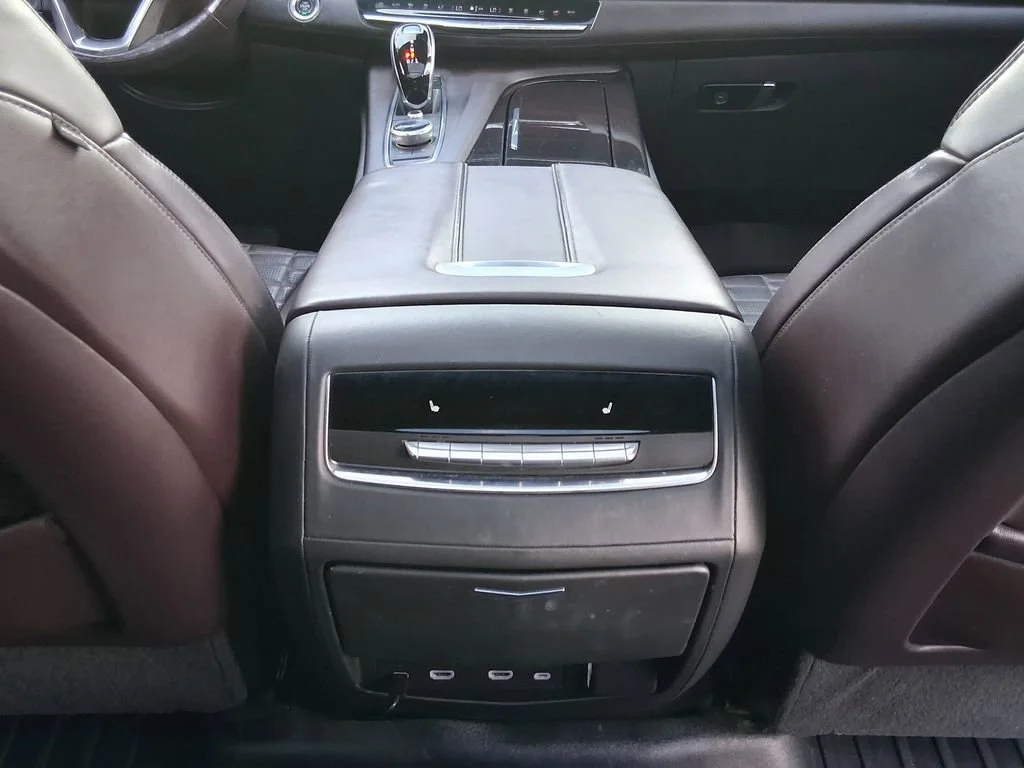 Used 2021 CRYSTAL WHITE TRICOAT Cadillac Sport Platinum image 28