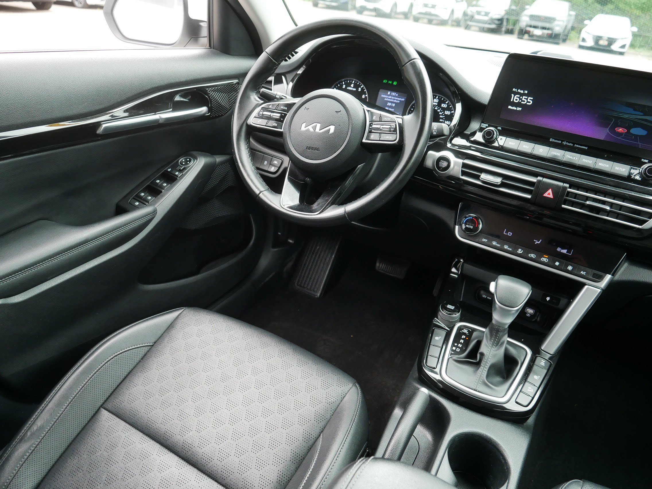 Used 2023 Snow White Pearl Kia EX image 9