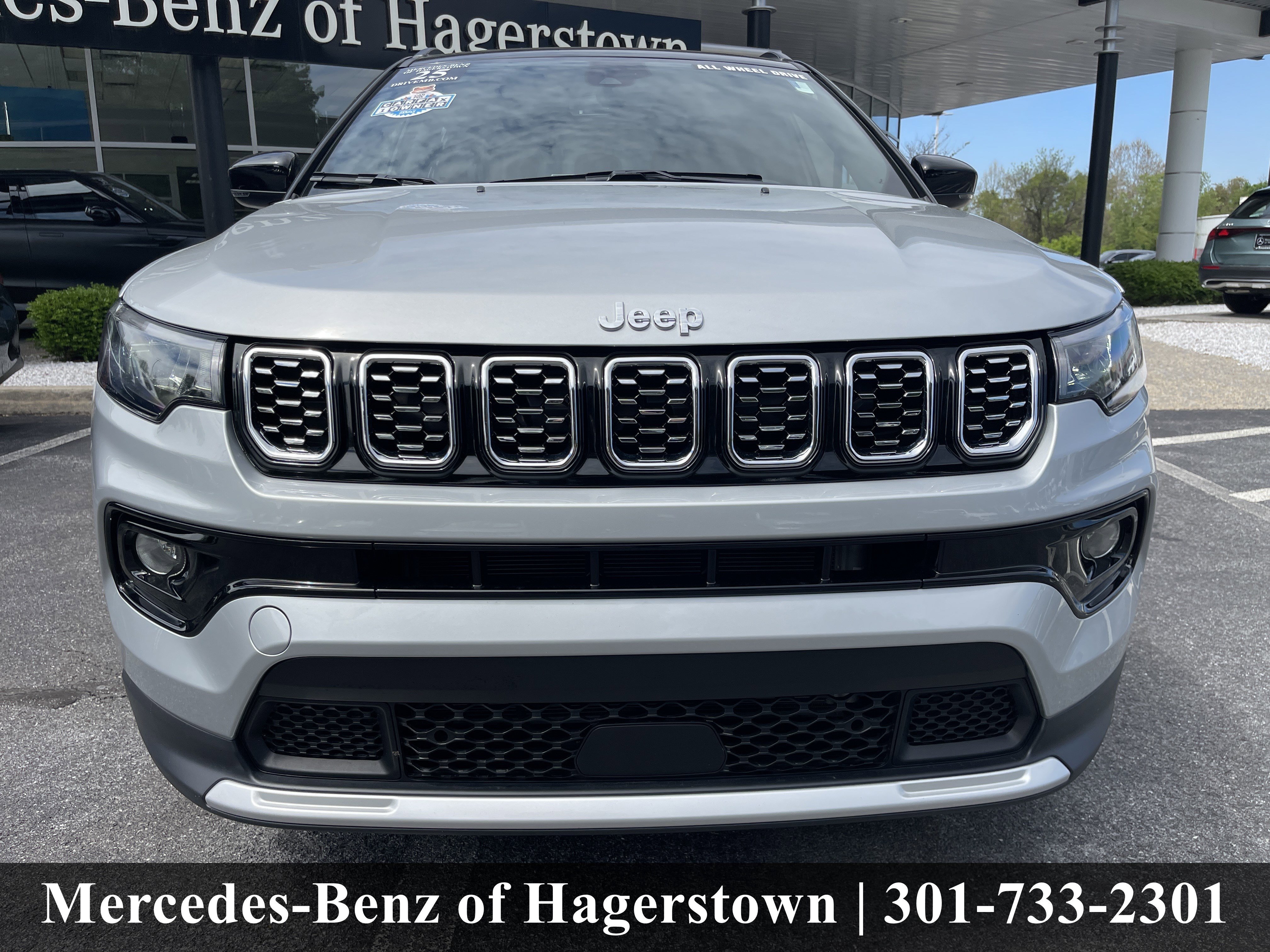 Used 2025 Silver Zynith Metallic Clearcoat Jeep Limited 4x4 image 2