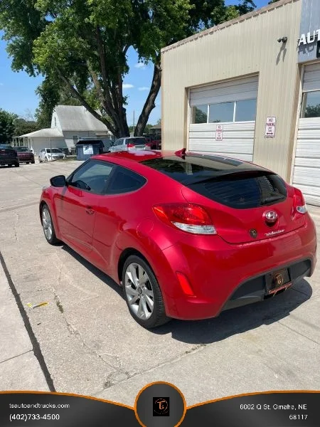 Used 2017 Red Hyundai Coupe 3D image 3
