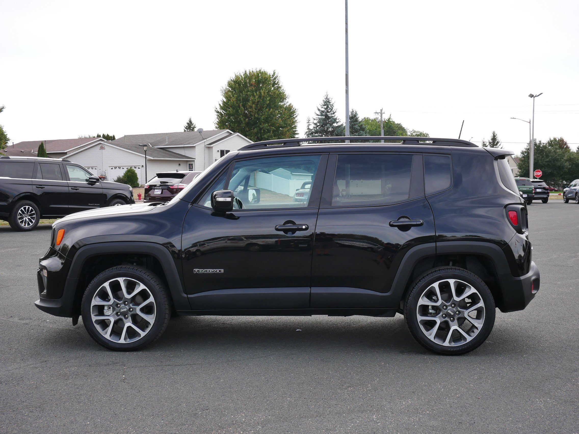 Used 2022 Jeep Renegade Limited with VIN ZACNJDD1XNPN70194 for sale in Hastings, Minnesota