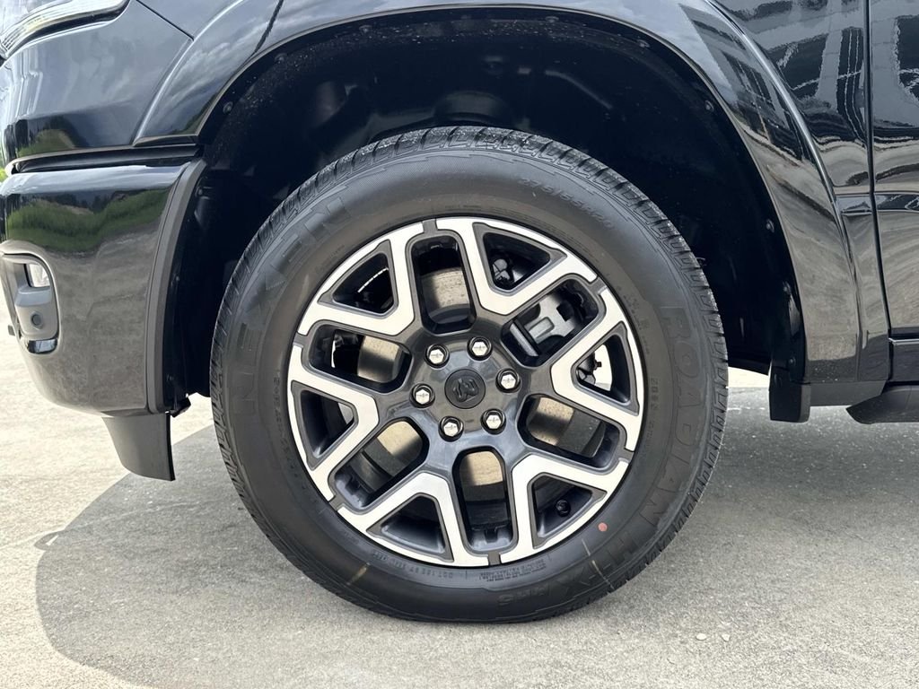 New 2026 Diamond Black Crystal Pearl-Coat Exterior Paint RAM Laramie image 6
