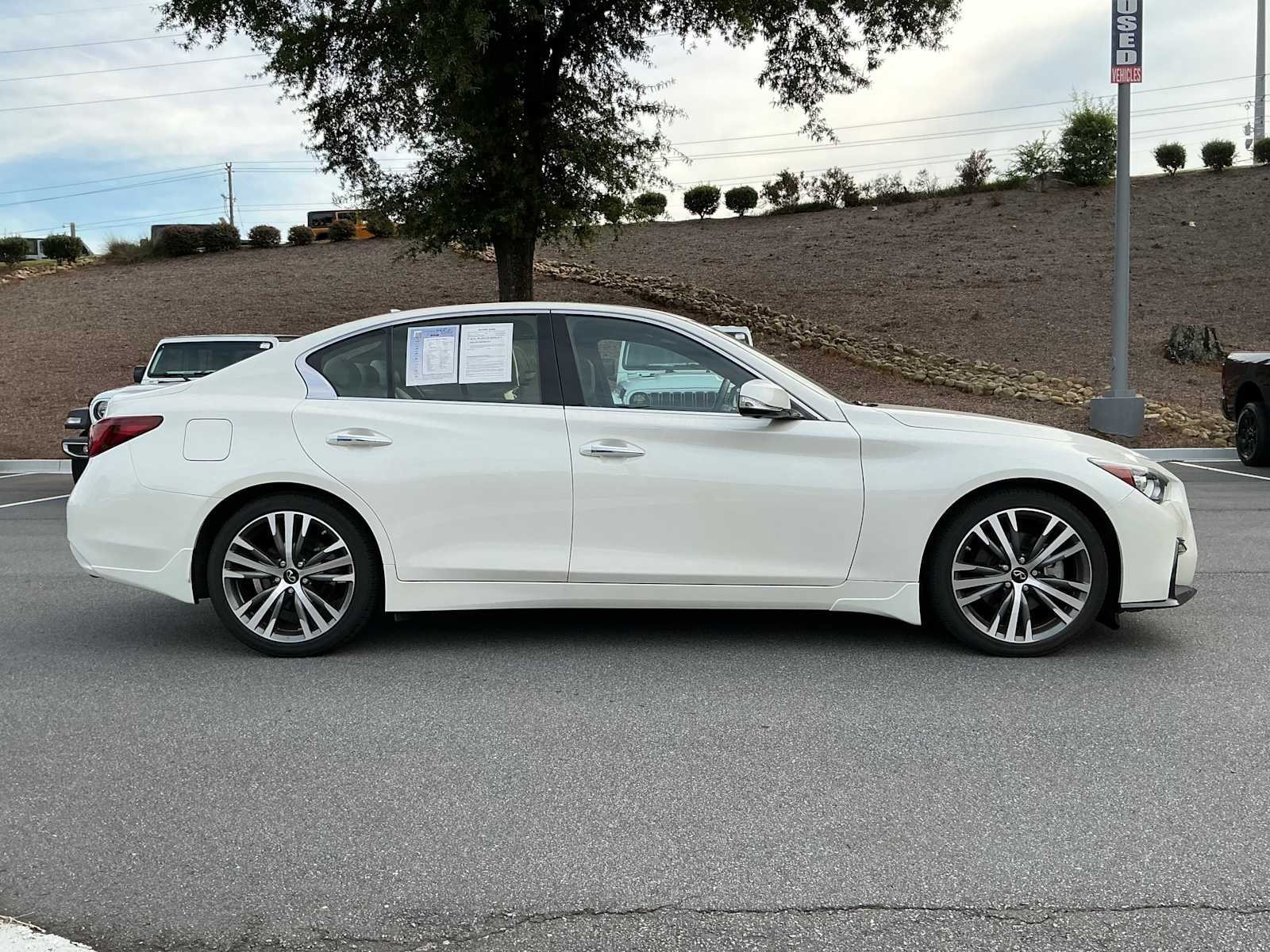 Used 2021 Majestic White INFINITI 3.0t SENSORY image 6