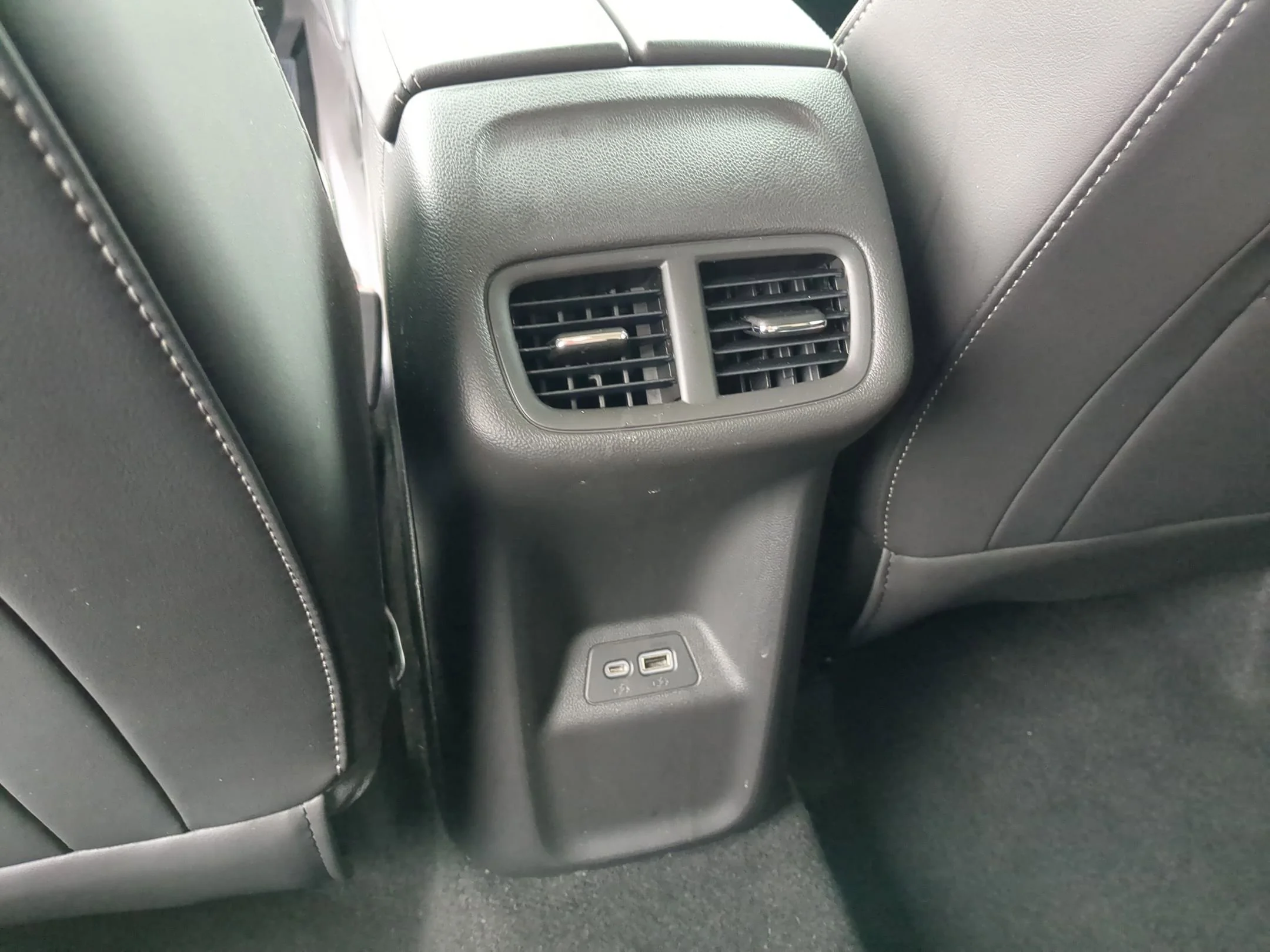 Used 2023 Summit White Buick Essence image 20