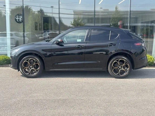 Used 2025 Vulcano Black Metallic Alfa Romeo Base image 2
