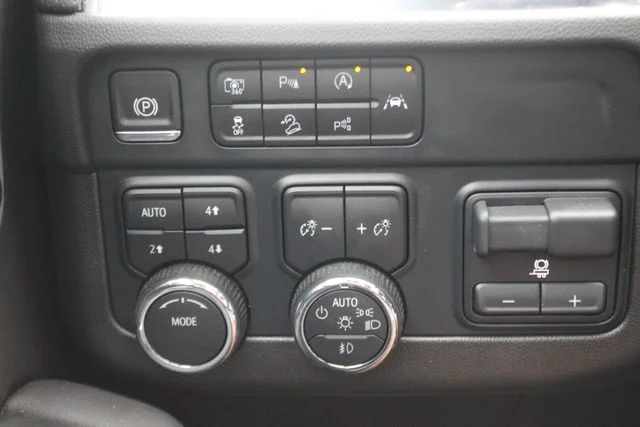 Used 2025 Black Chevrolet High Country image 17