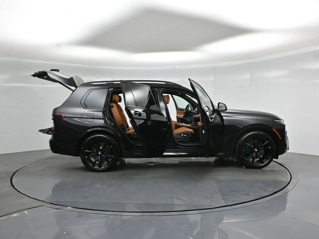 Used 2026 Black BMW xDrive40i image 4
