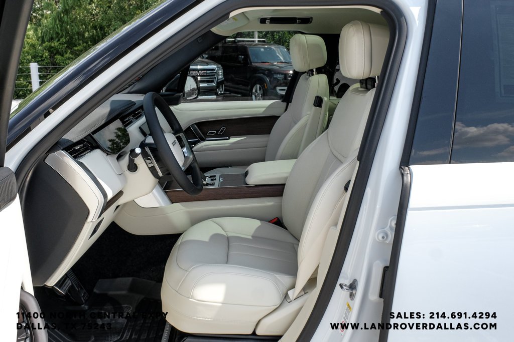 New 2027 Fuji White Land Rover SE image 32
