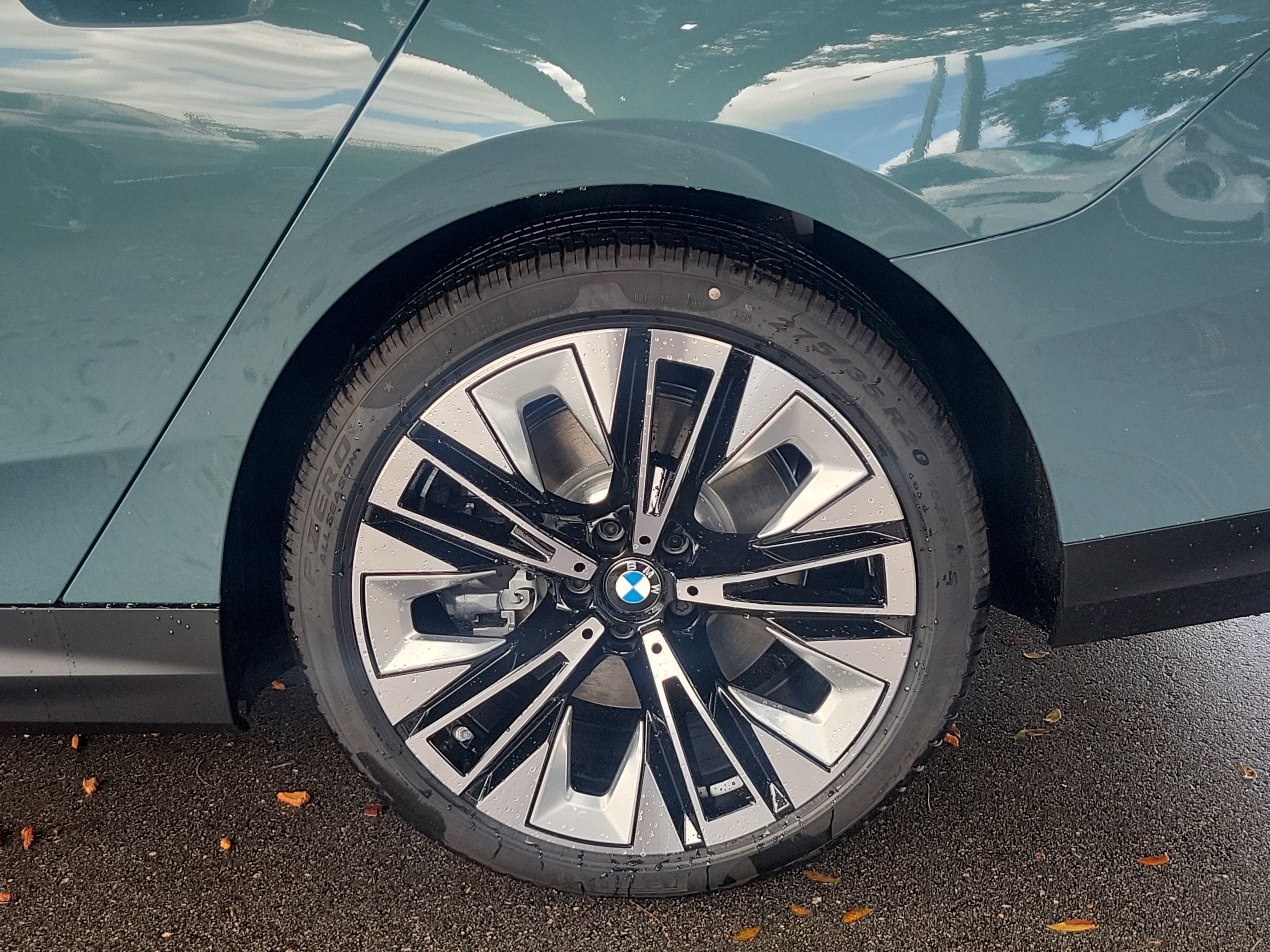 New 2026 Cape York Green Metallic BMW eDrive40 image 9