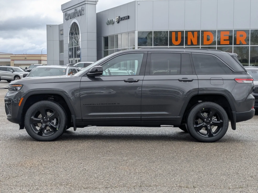 New 2026 Grey Jeep Altitude - - 4x4 - 20 Gloss Black Wheels - Power Sunroof - Trailer Tow Pkg & More! image 5