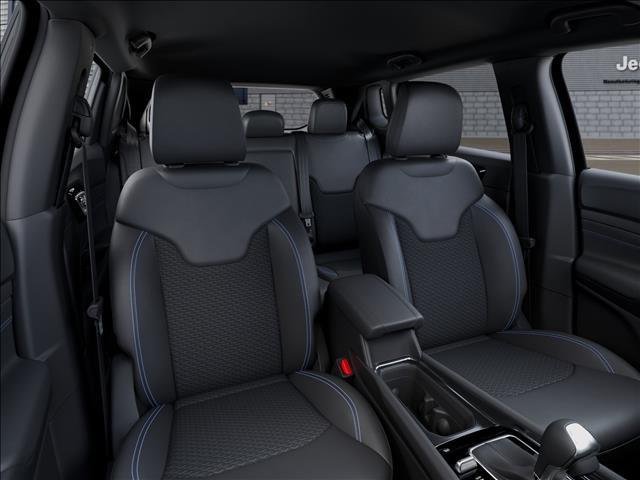 New 2026 Red Hot Pearl-Coat Exterior Paint Jeep Latitude image 16