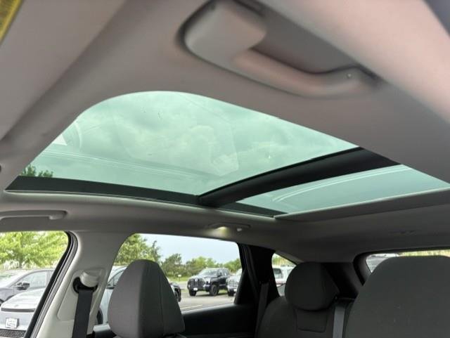 Used 2022 Deep Sea Hyundai SEL Convenience image 2