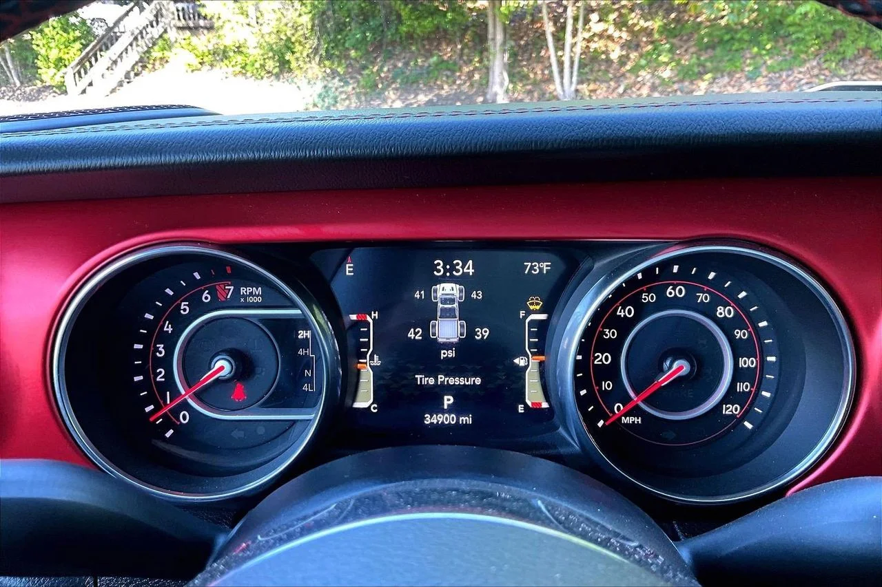 Used 2021 Gray Jeep Rubicon image 10
