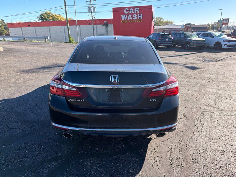 Used 2017  Honda EX-L image 5