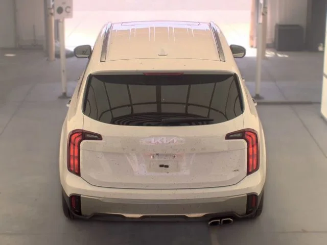 Used 2025 White Kia S image 4