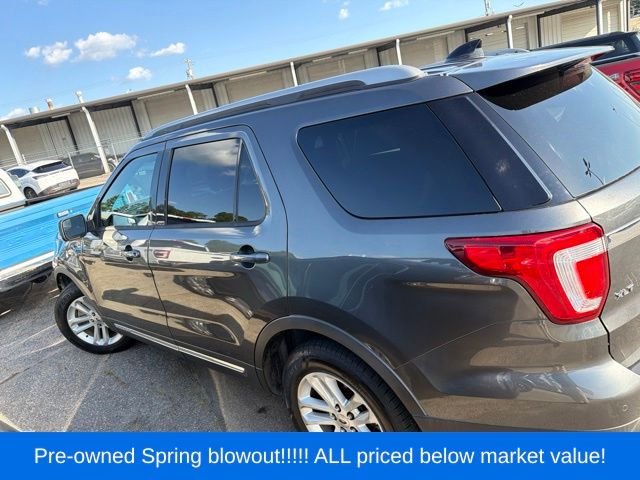 Used 2017 Gray Ford XLT image 4