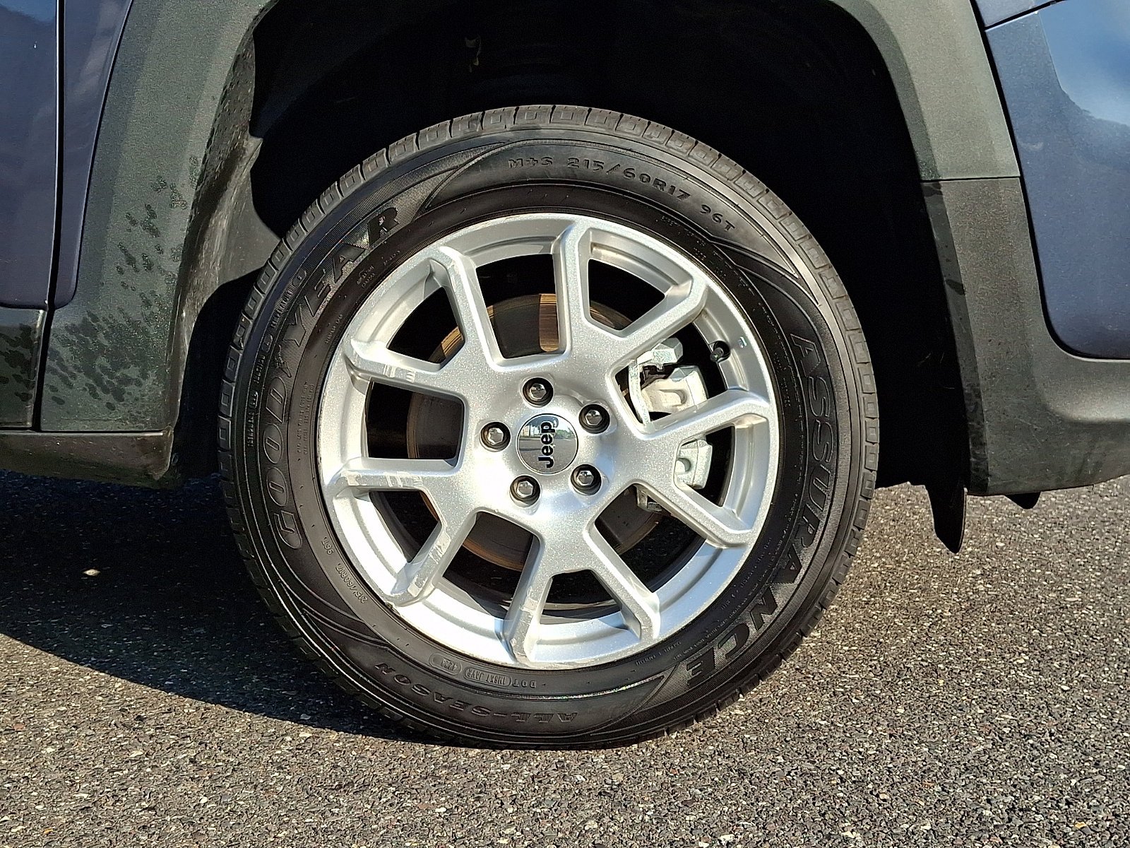 Used 2023 Slate Blue Pearlcoat Jeep Latitude image 7