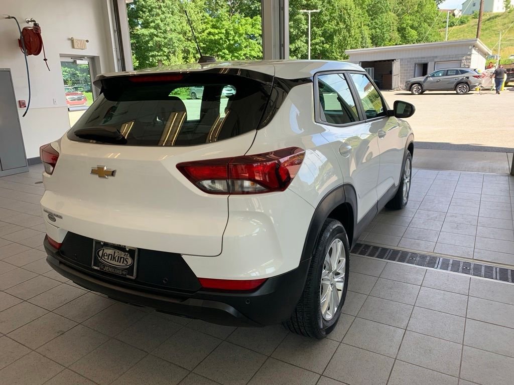 Used 2021 White Chevrolet LS image 16
