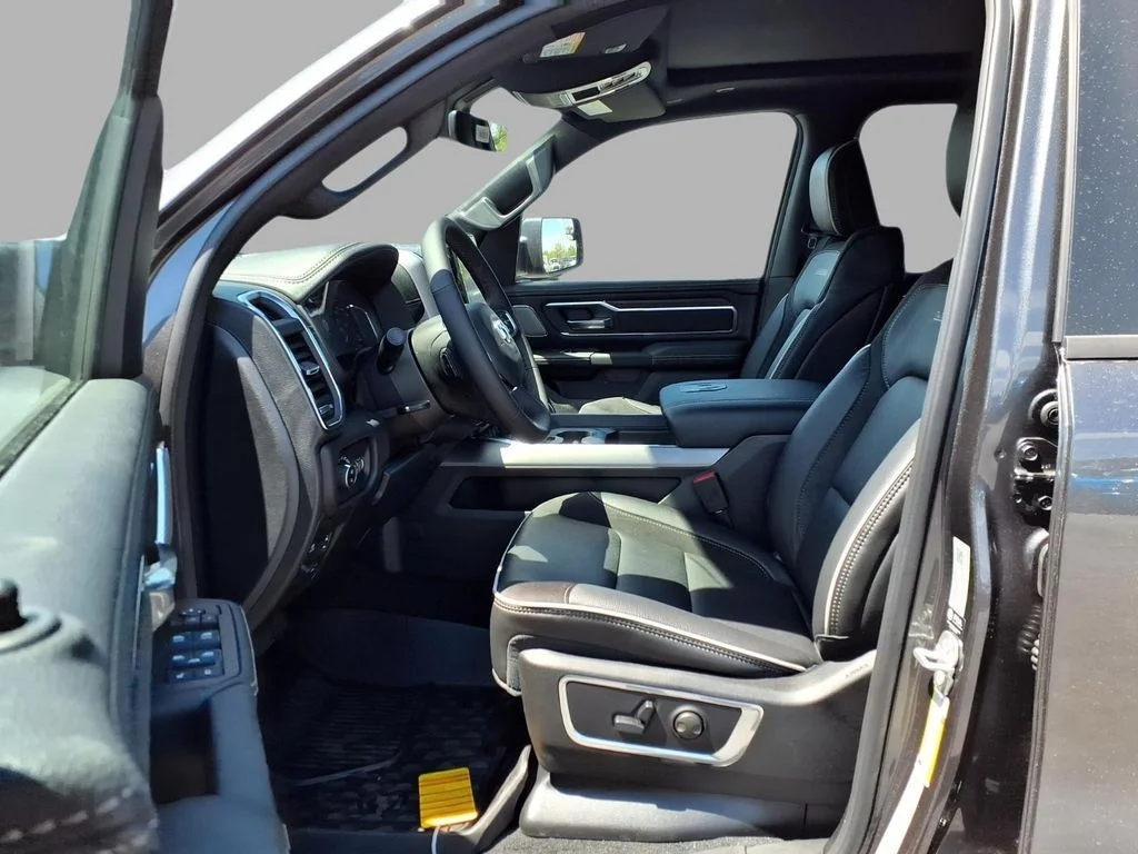 New 2026 Granite Crystal Metallic Clear-Coat Exterior Paint RAM Laramie image 21