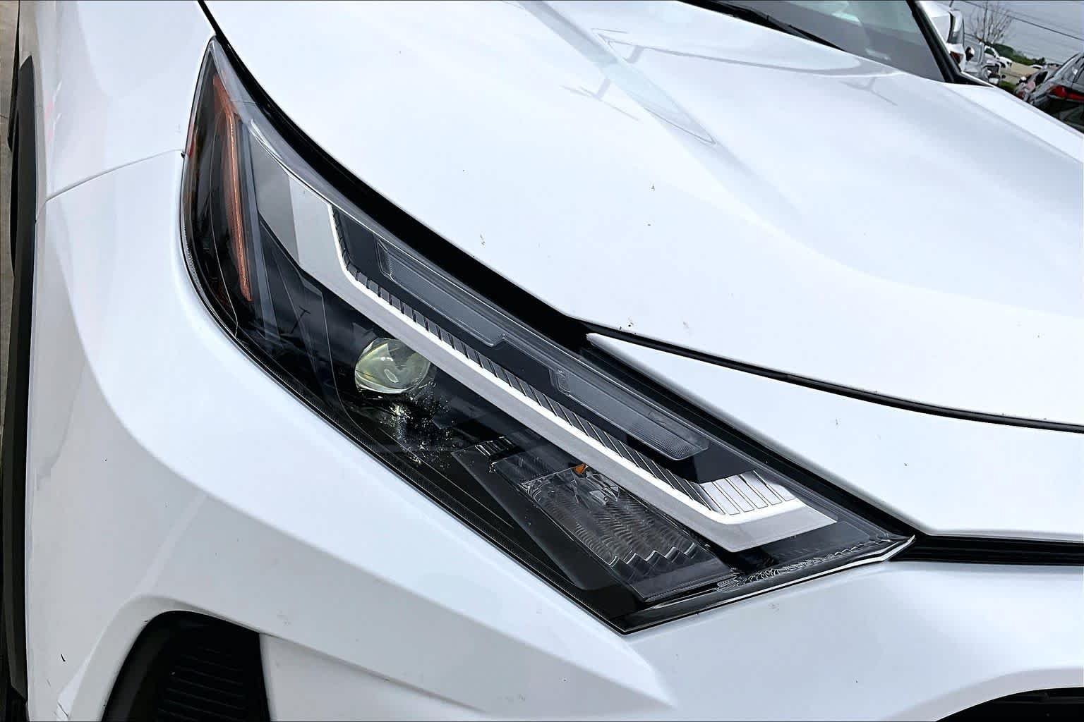 Used 2025 Ice Cap Toyota XLE image 28