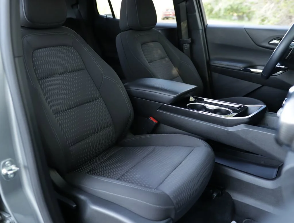 2025 Chevrolet Equinox LT - Photo 28